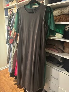 Uniqlo Sleeveless Midi Dress in Taupe Gray